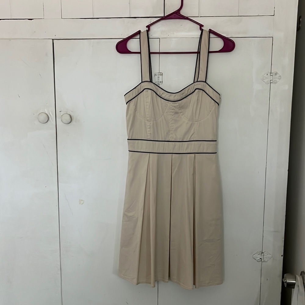 Super cute Bebe dress with pockets.